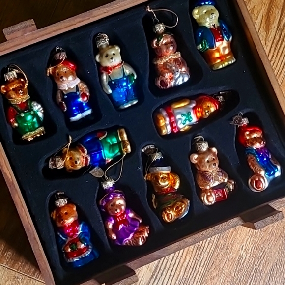 Thomas Picconi '02 Classics Ornaments in Wood Box Artisan Painted Mout…